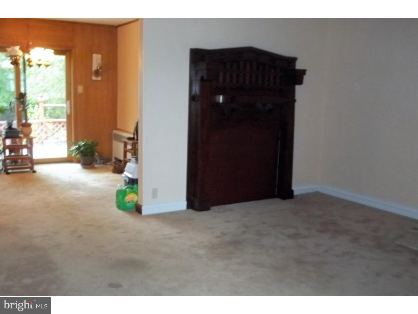 7940 Verree Road Philadelphia, PA 19111 - Photo 13 of 25 Living Room