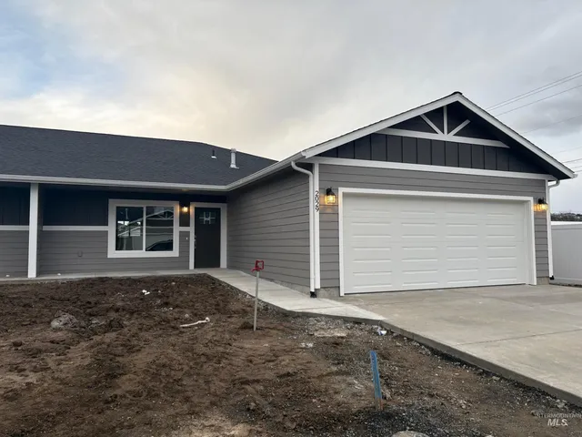 $364,900 | 1813 Airway Avenue, Lewiston, ID 83501