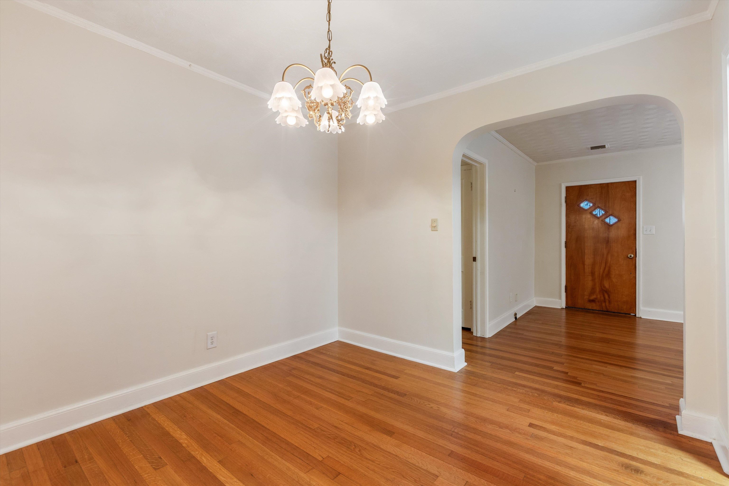 1217 Vaughn Road Memphis, TN 38122 - Photo 16 of 27 a view of livingroom with wooden floor