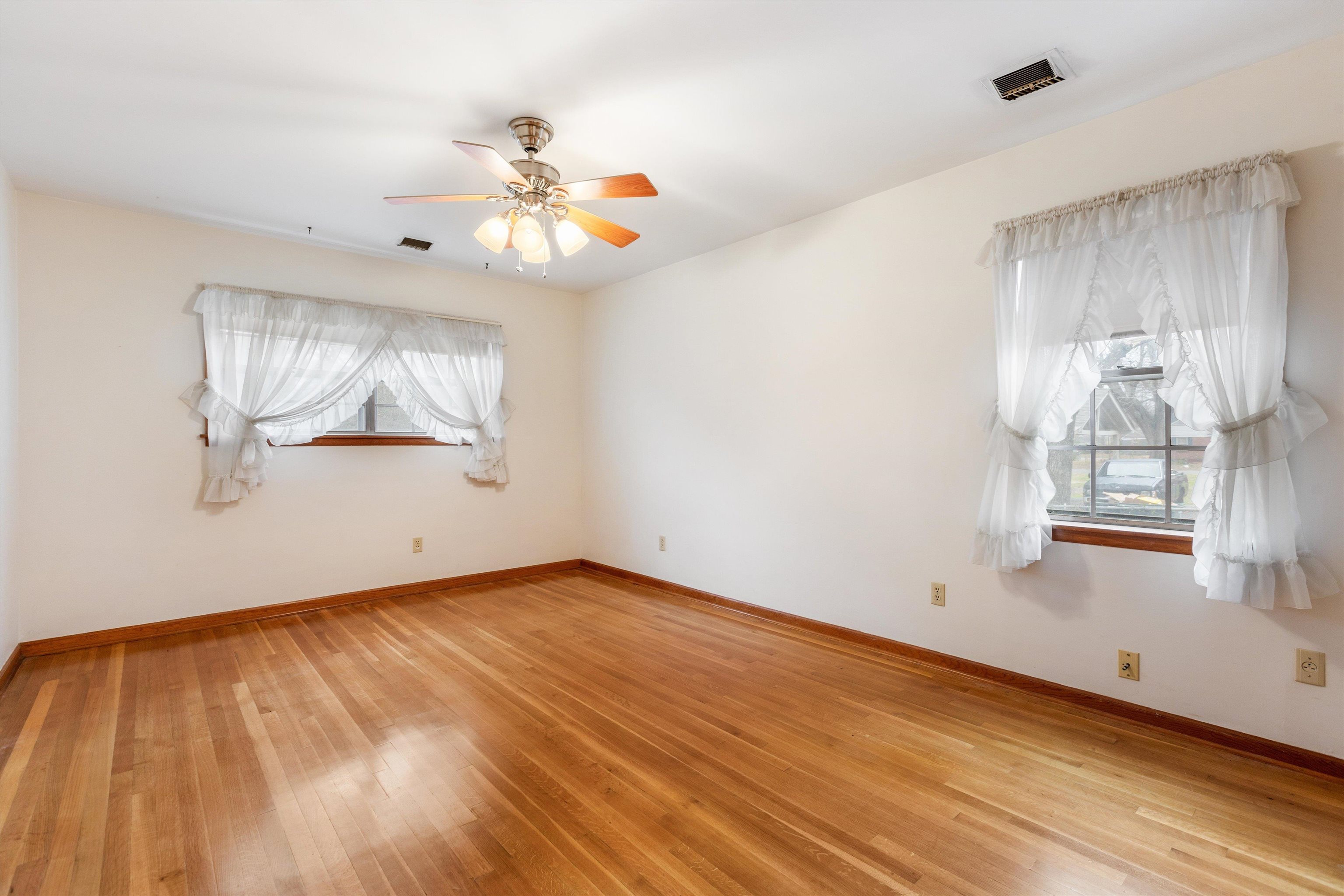 1217 Vaughn Road Memphis, TN 38122 - Photo 19 of 27 wooden floor in an empty room with a window