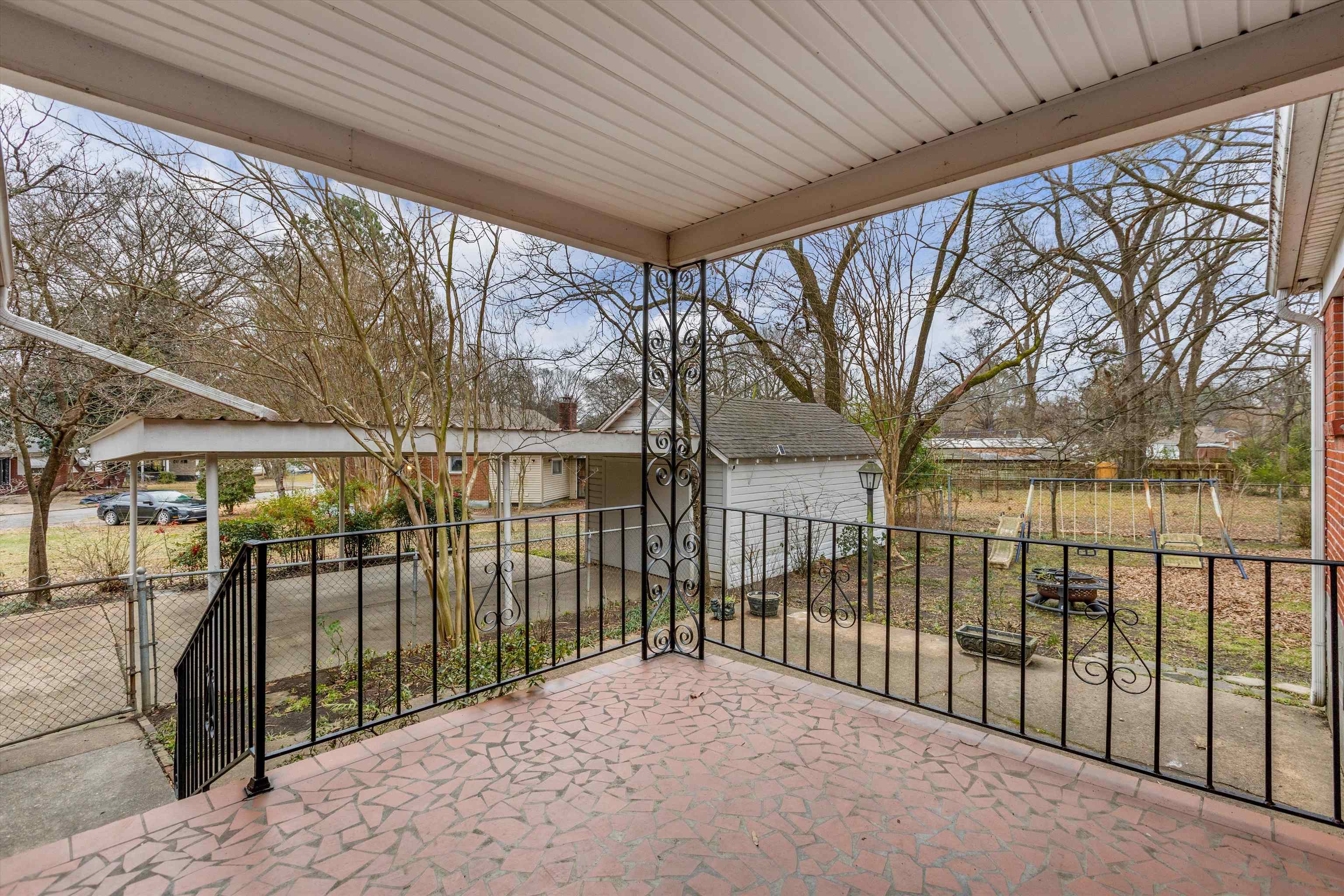 1217 Vaughn Road Memphis, TN 38122 - Photo 4 of 27 a view of a porch