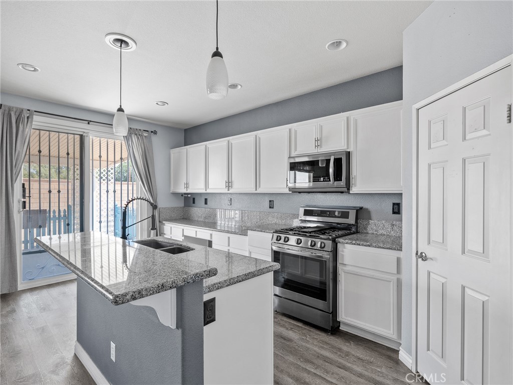 8923 Azalea Springs Road Oak Hills, CA 92344 - Photo 13 of 46 Granite Countertops