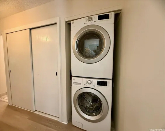 $4,250 | 501 Hahaione Street, Unit 4L, Honolulu, HI 96825