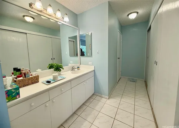 $4,250 | 501 Hahaione Street, Unit 4L, Honolulu, HI 96825