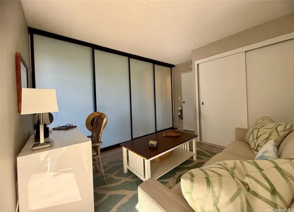 $4,250 | 501 Hahaione Street, Unit 4L, Honolulu, HI 96825