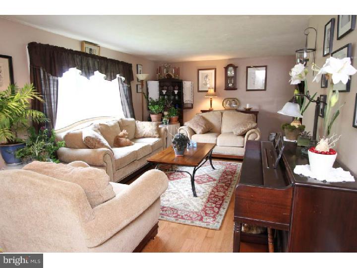 1363 Ridgeview Circle Downingtown, PA 19335 - Photo 11 of 24 Living Room