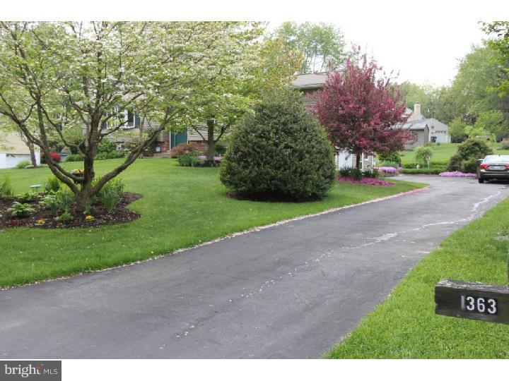1363 Ridgeview Circle Downingtown, PA 19335 - Photo 4 of 24 Driveway