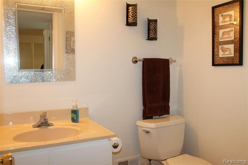 30740 Ridgeway Drive Farmington Hills, MI 48334 - Photo 50 of 58