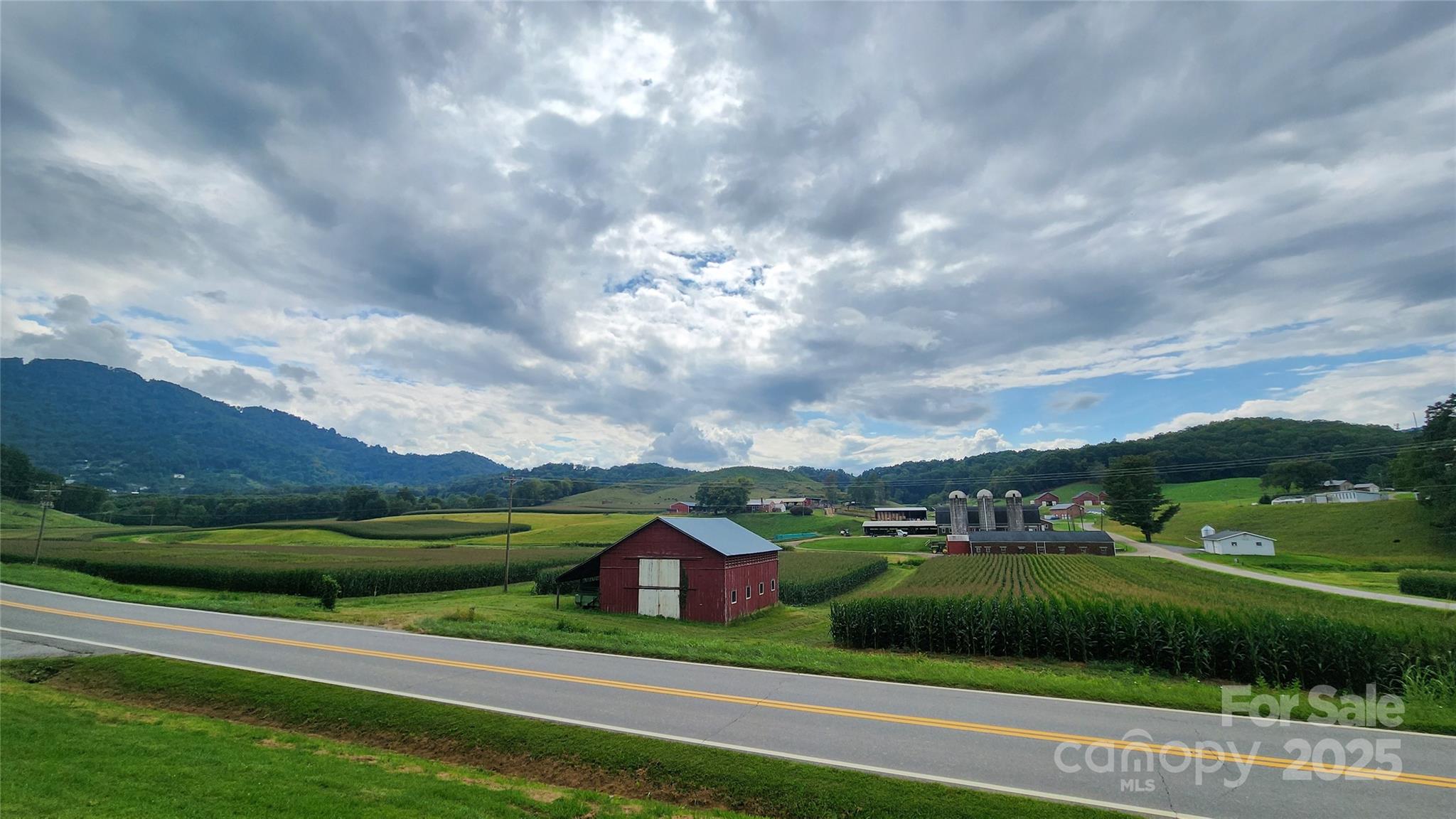 8625-06-2360 Raccoon Road North, Unit 2 Waynesville, NC 28786 - Photo 4 of 8 Gallery Image 4