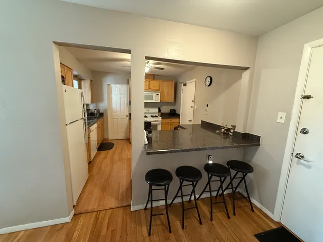 $179,900 | 8936 Northshore Drive, Unit 104D, Des Plaines, IL 60016