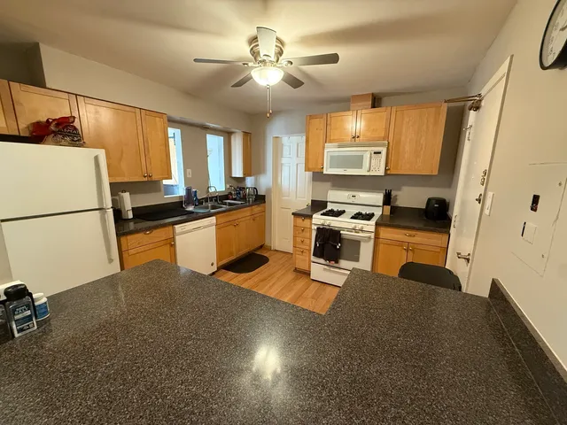 $179,900 | 8936 Northshore Drive, Unit 104D, Des Plaines, IL 60016