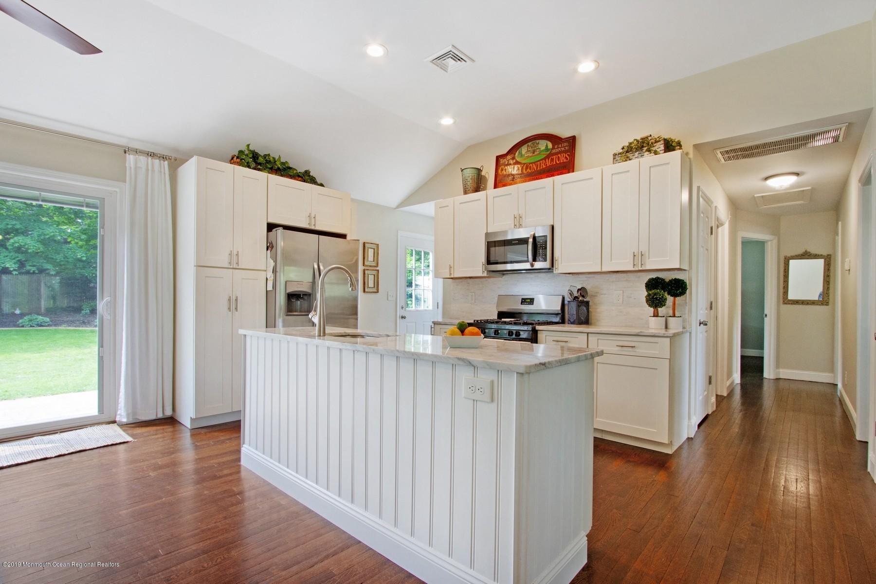 272 Edgemoor Road Belford, NJ 07718 - Photo 3 of 32 003-315518-14_7818929