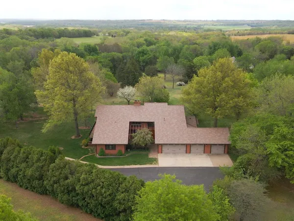 $625,000 | 405 Country Club Road, Arkansas City, KS 67005