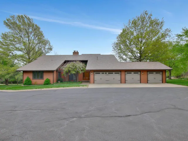 $625,000 | 405 Country Club Road, Arkansas City, KS 67005