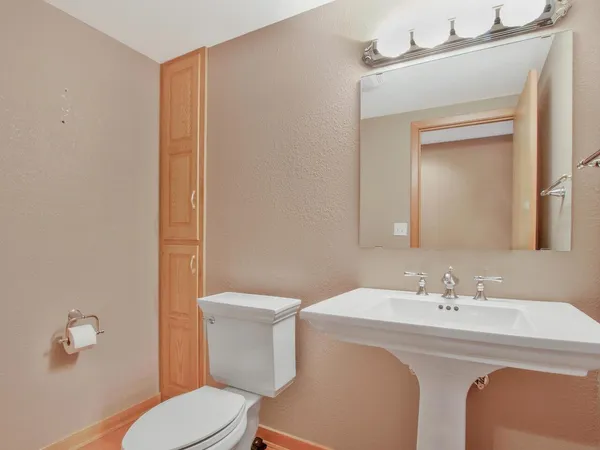 $625,000 | 405 Country Club Road, Arkansas City, KS 67005
