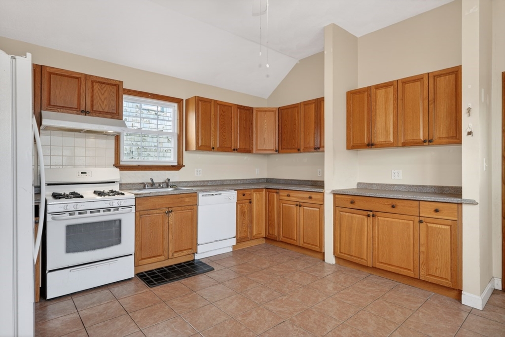 17 Mason Street Hudson, MA 01749 - Photo 10 of 28