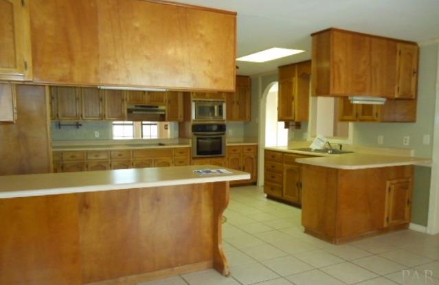 7136 Martin Road Milton, FL 32570 - Photo 8 of 22