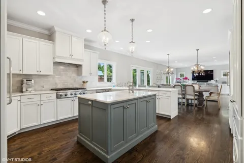 $1,790,000 | 685 Pine Court, Lake Bluff, IL 60044