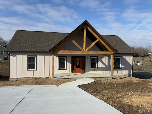 $366,200 | 2199 Fincher Drive, Westmoreland, TN 37186