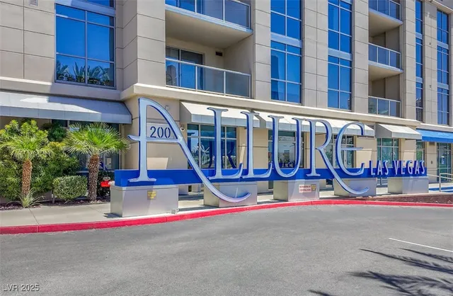 $2,275 | 200 West Sahara Avenue, Unit 802, Las Vegas, NV 89102