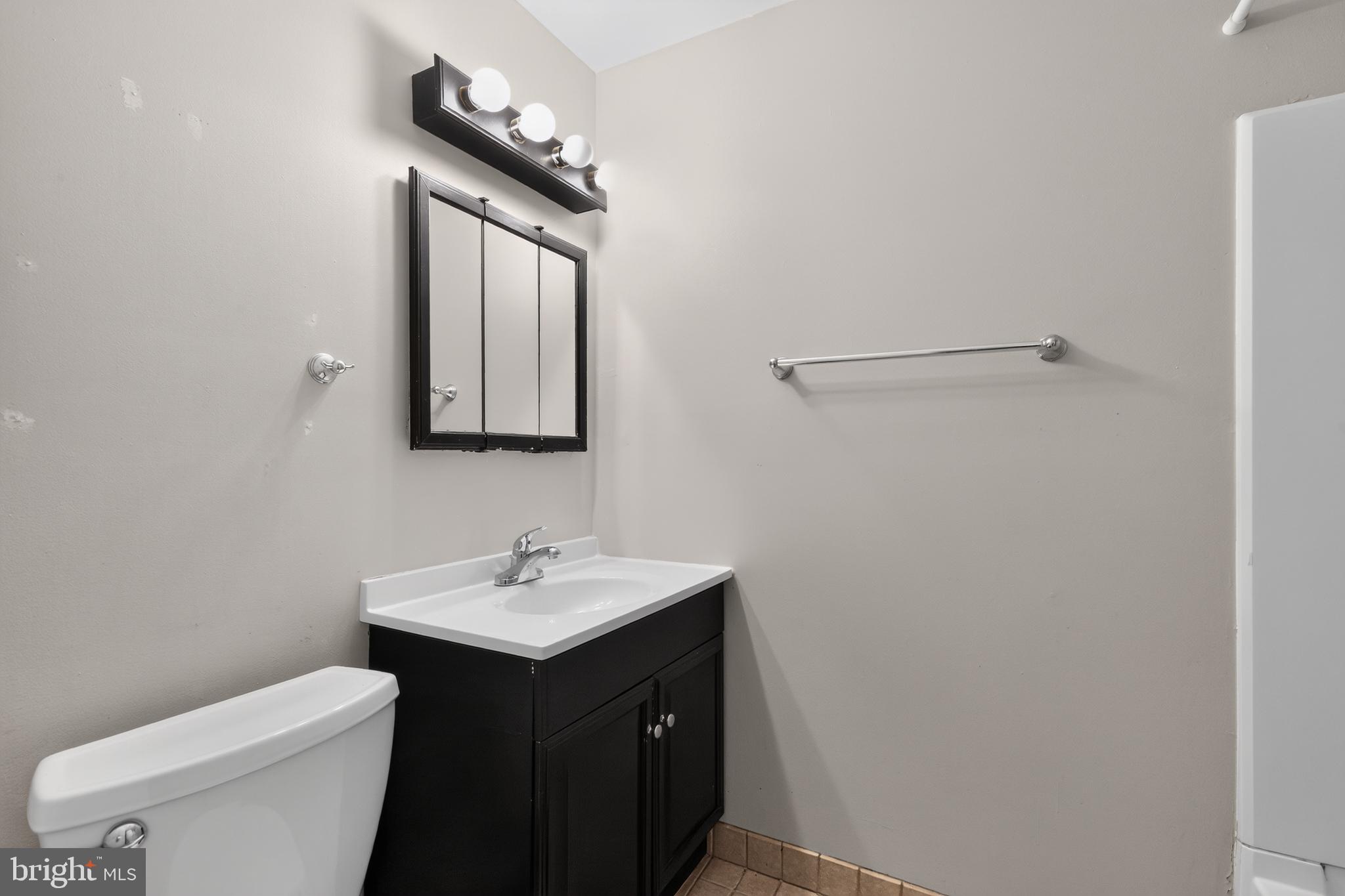 1518 Manley Road, Unit B33 West Chester, PA 19382 - Photo 18 of 34 Hall Bathroom