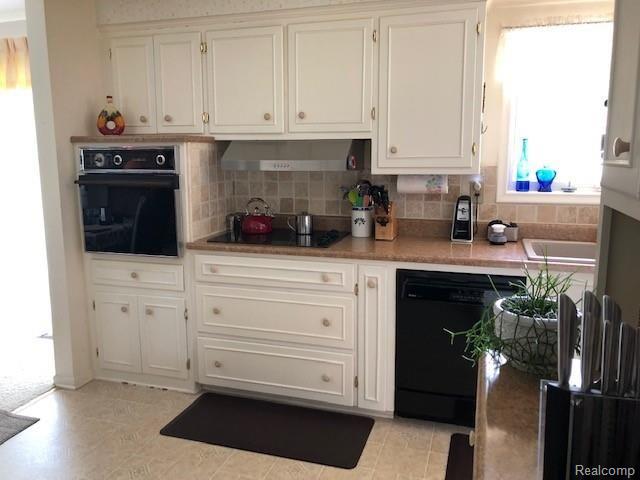 28229 Bayberry Road Farmington Hills, MI 48331 - Photo 23 of 45