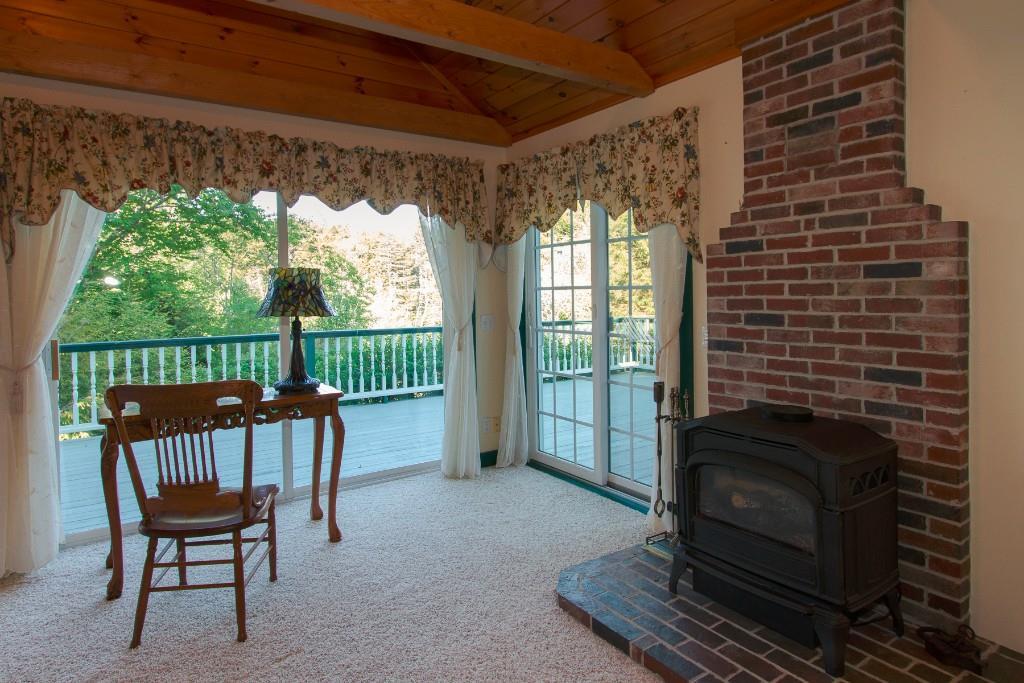 7 Reed's Road Seal Cove, ME 04674 - Photo 12 of 32 Living room