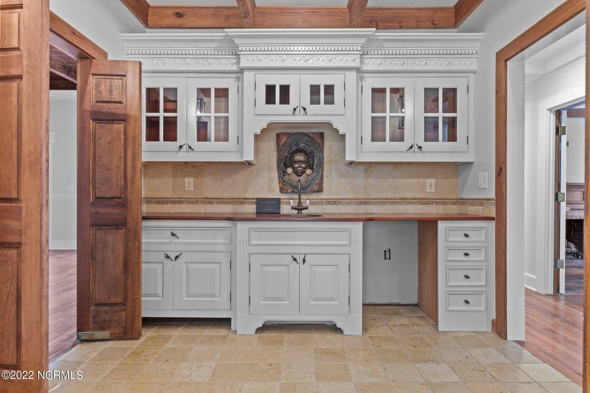 1382 Linden Road Aberdeen, NC 28315 - Photo 13 of 31 Butler's Pantry
