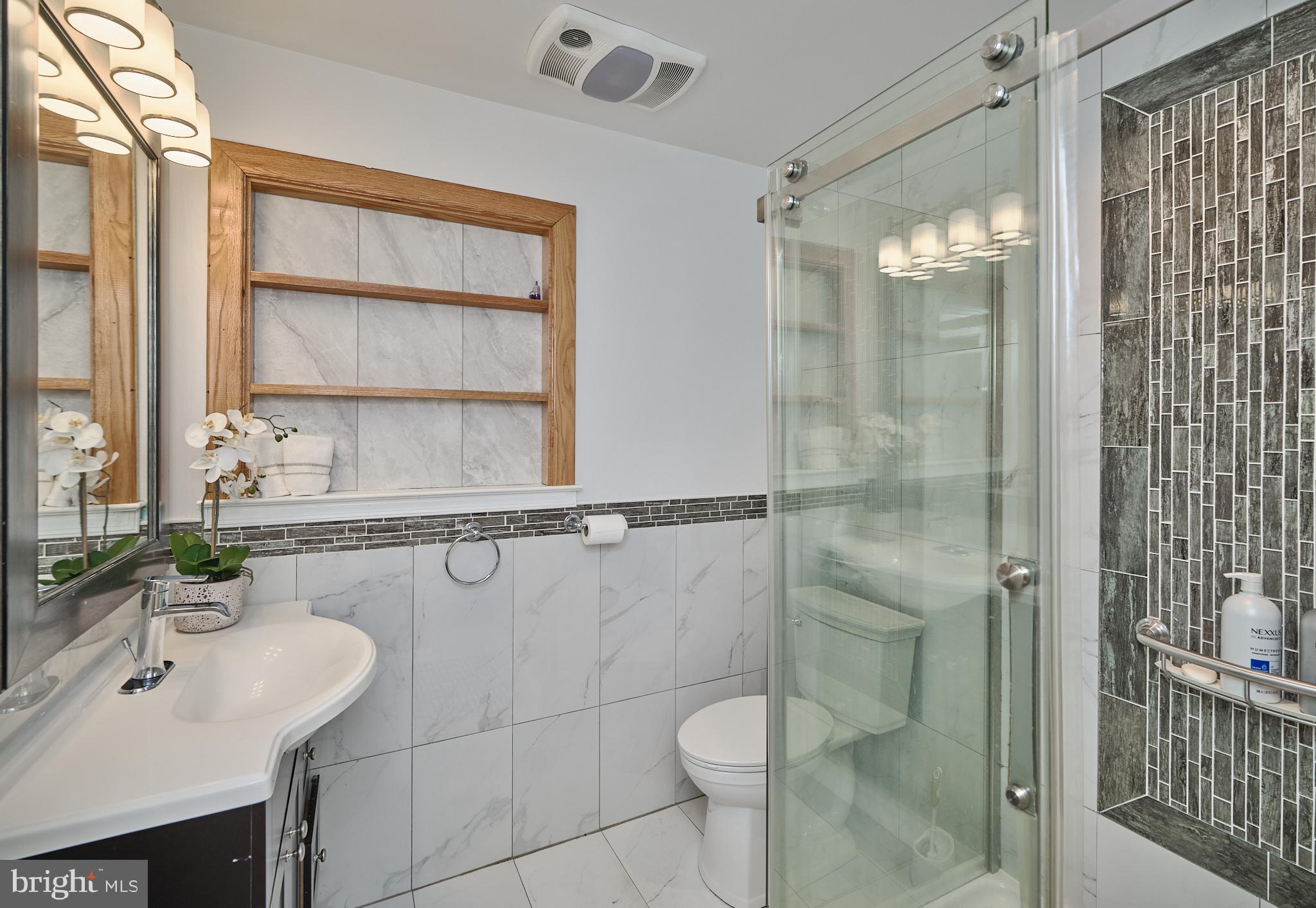 571 Constitution Road Lansdale, PA 19446 - Photo 21 of 46 First Floor Full Bath