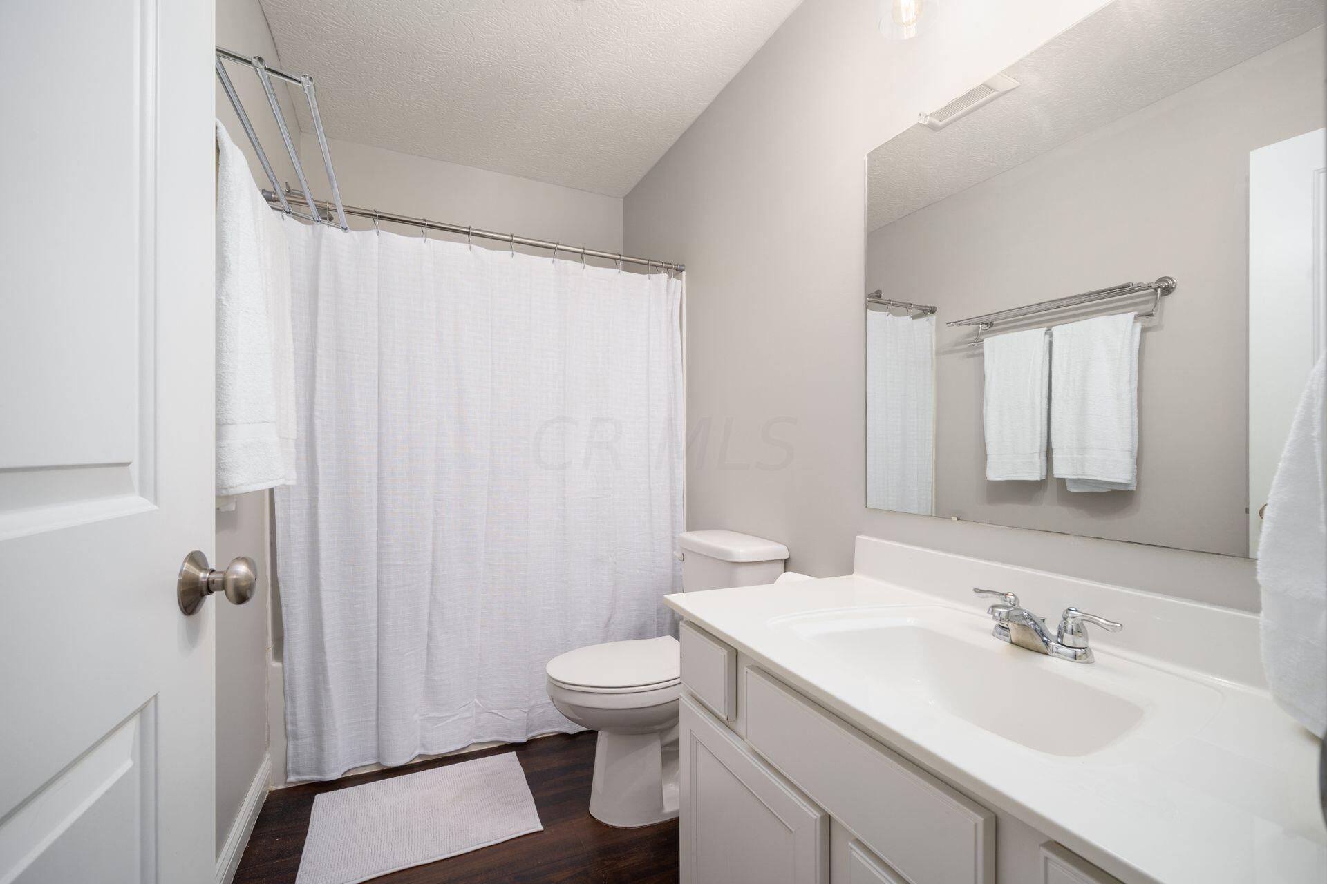 3927 Trail Ridge Drive Columbus, OH 43228 - Photo 6 of 54 Full Bath