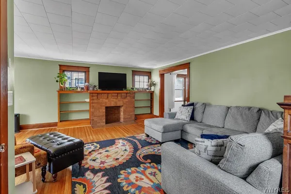 $237,900 | 342 Parkwood Avenue, Tonawanda, NY 14217