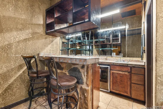 $595,000 | 424 Homecrest Drive, La Vernia, TX 78121