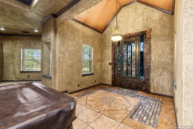 $595,000 | 424 Homecrest Drive, La Vernia, TX 78121