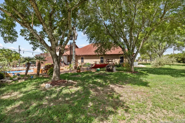$595,000 | 424 Homecrest Drive, La Vernia, TX 78121