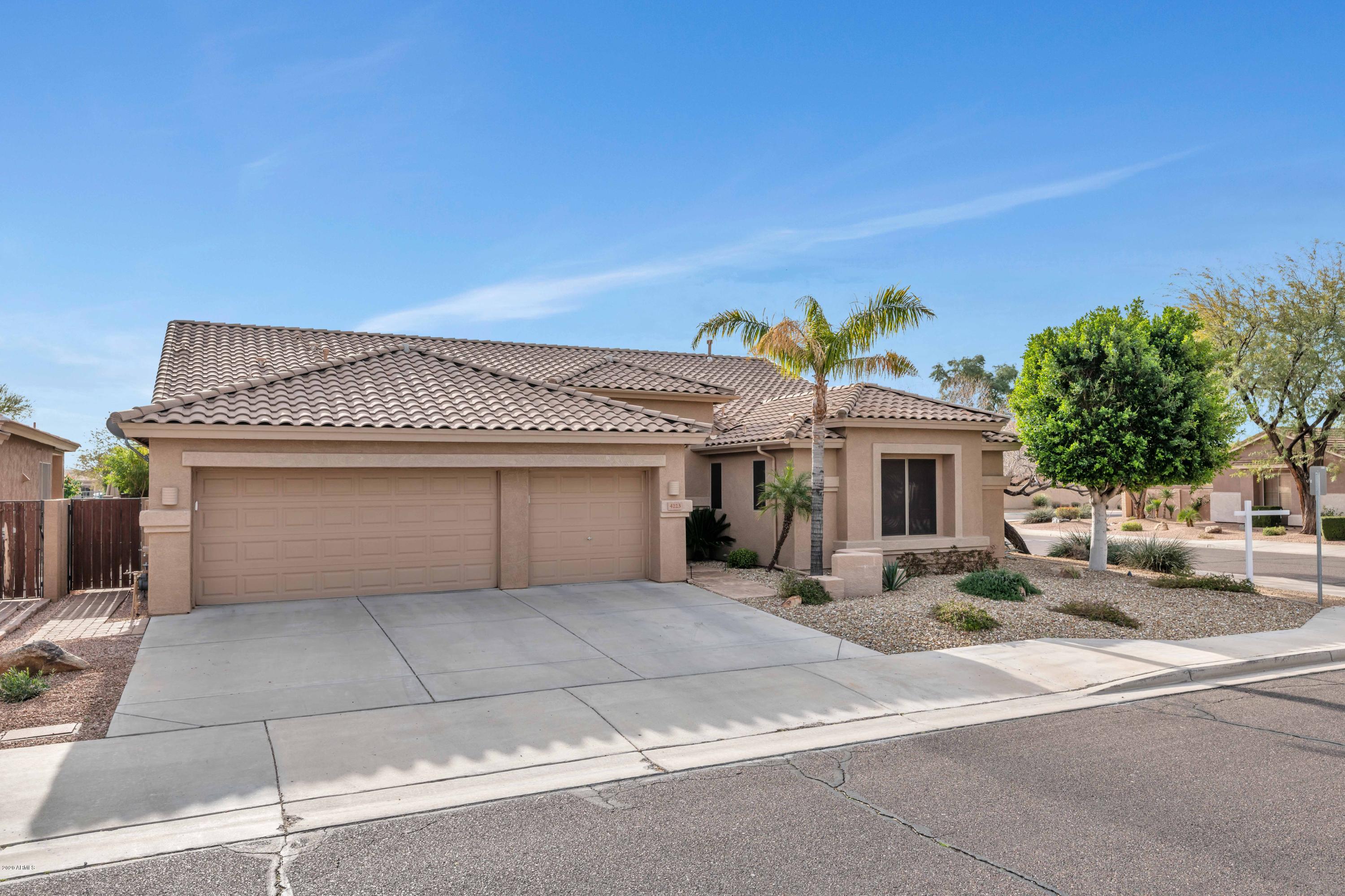 4223 West Saddlehorn Road Phoenix, AZ 85083 - Photo 1 of 26 Garage