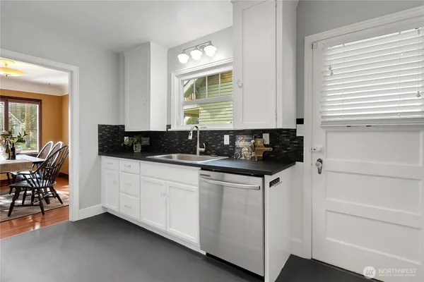 $495,000 | 4025 Pacific Avenue, Tacoma, WA 98418