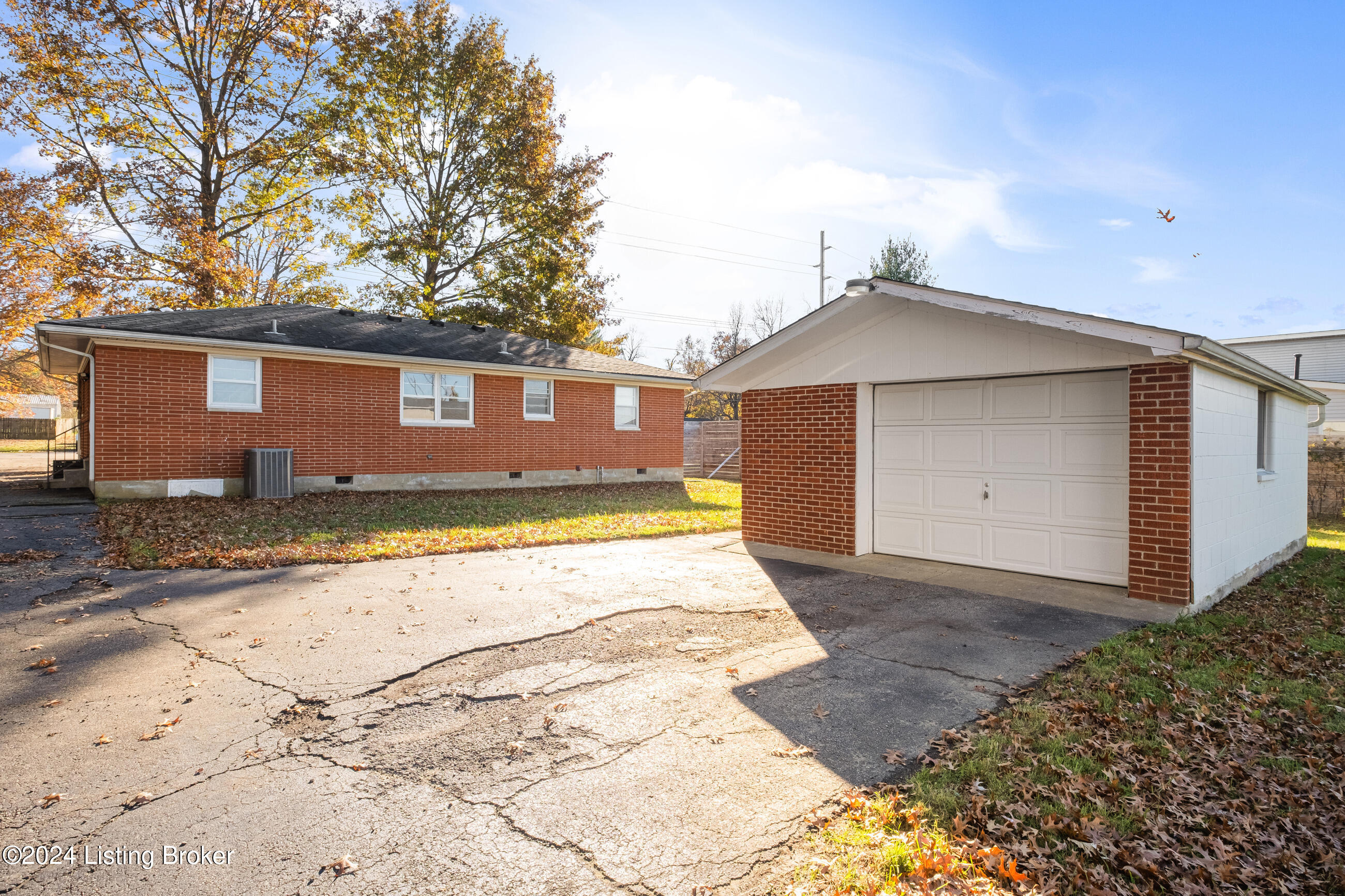 9809 Fairmount Road Louisville, KY 40291 - Photo 28 of 34 9809 fairmount_079