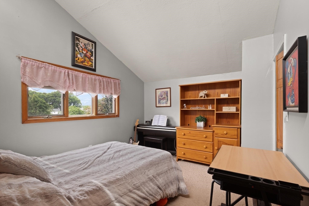 75 Andrews Street Medford, MA 02155 - Photo 18 of 40