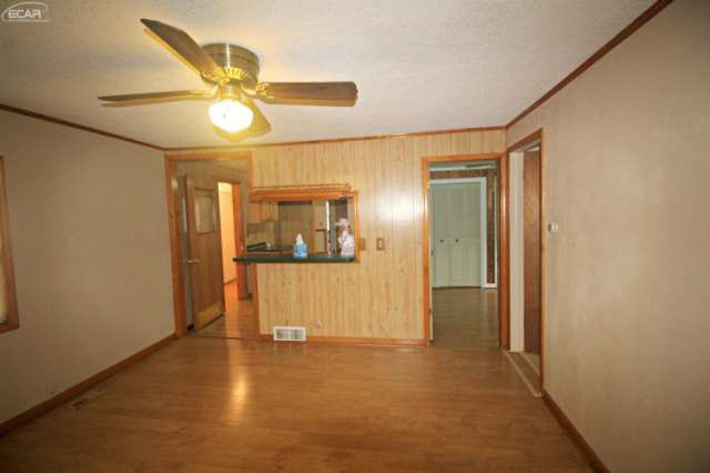 501 Deland Road Flushing, MI 48433 - Photo 9 of 16 21138981-8.JPG