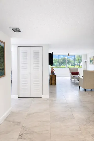 $2,000 | 6698 10th Avenue North, Unit 116, Lake Worth, FL 33467