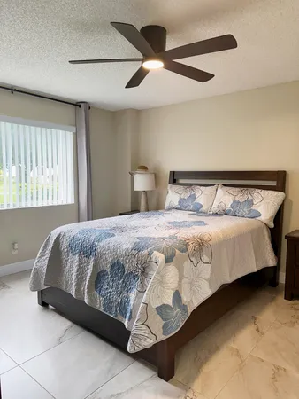 $2,000 | 6698 10th Avenue North, Unit 116, Lake Worth, FL 33467