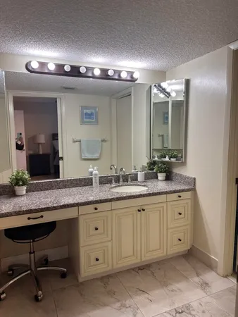 $2,000 | 6698 10th Avenue North, Unit 116, Lake Worth, FL 33467