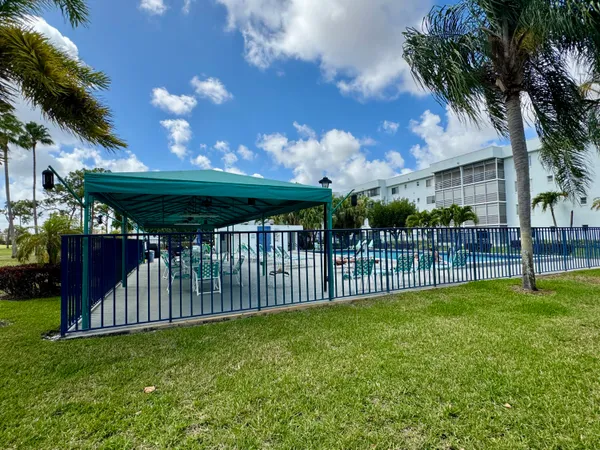 $2,000 | 6698 10th Avenue North, Unit 116, Lake Worth, FL 33467