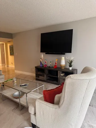 $2,000 | 6698 10th Avenue North, Unit 116, Lake Worth, FL 33467