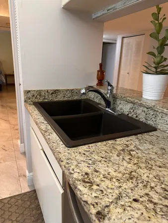 $2,000 | 6698 10th Avenue North, Unit 116, Lake Worth, FL 33467