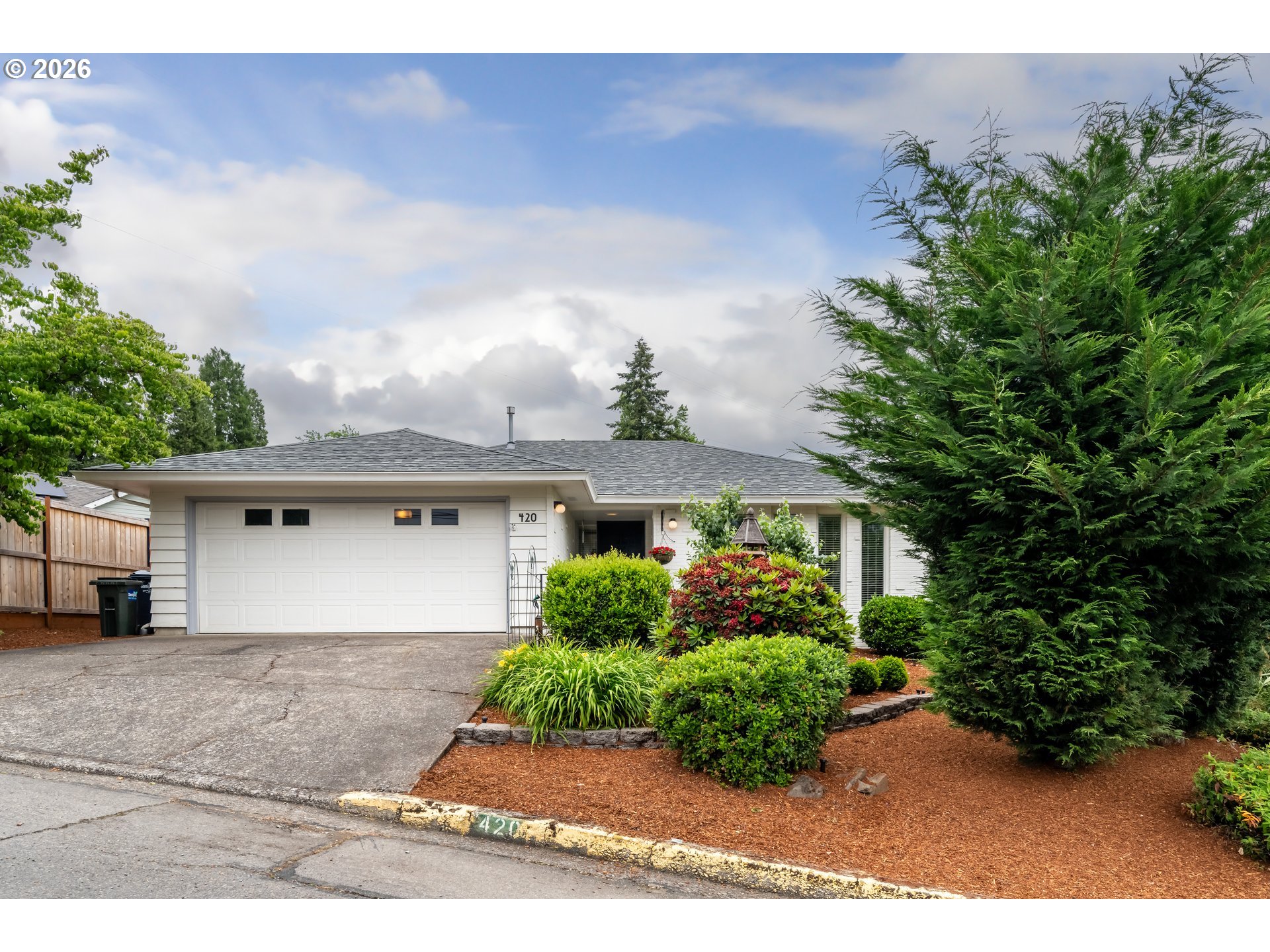 420 Riverview Boulevard Springfield, OR 97477 - Photo 2 of 28 front view of a house