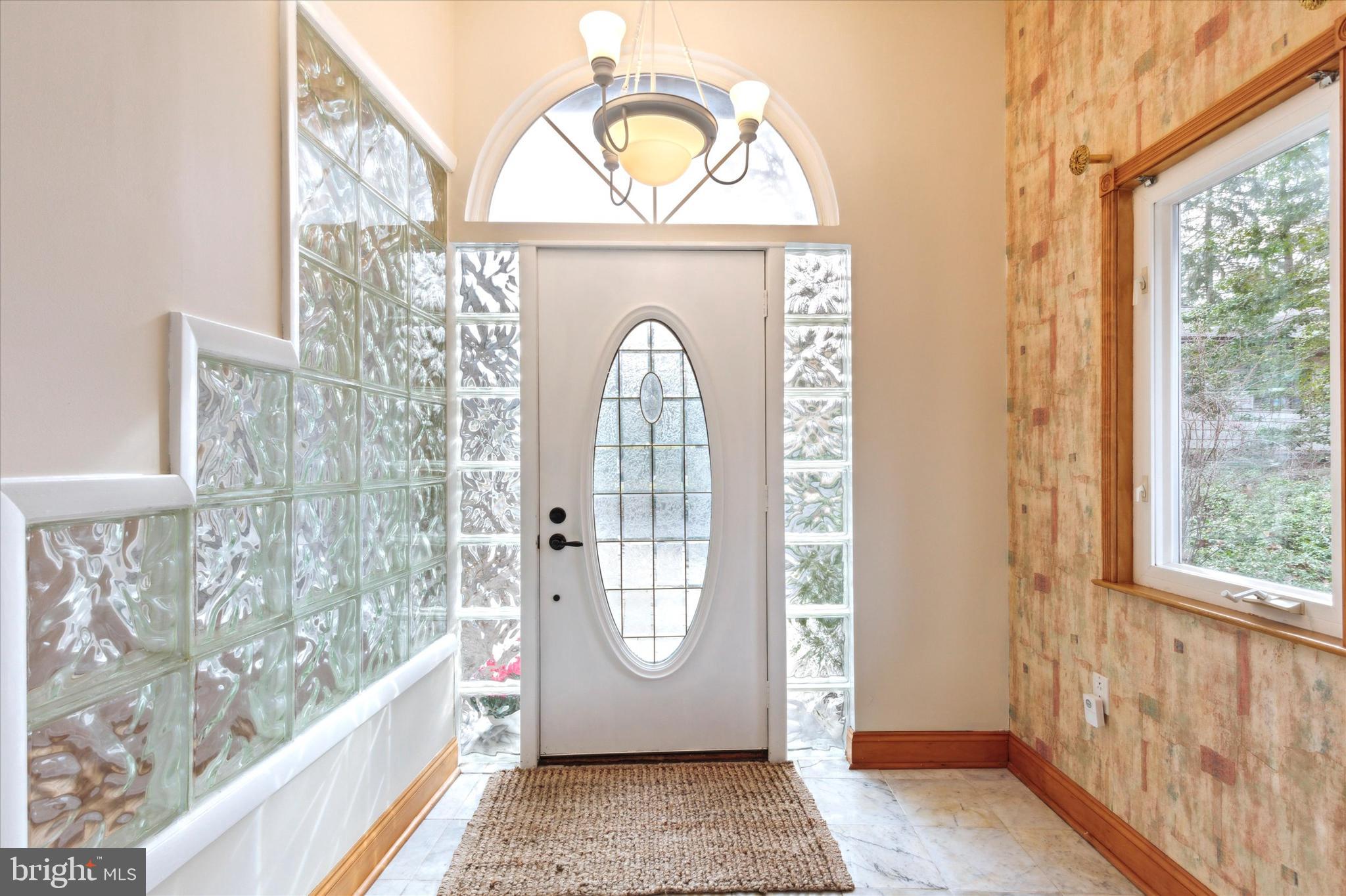 455 Sharon Drive Wayne, PA 19087 - Photo 4 of 36 Beautifully lit entryway