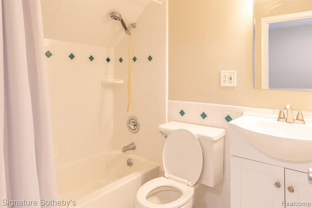 1464 South Renaud Road Grosse Pointe Woods, MI 48236 - Photo 19 of 25