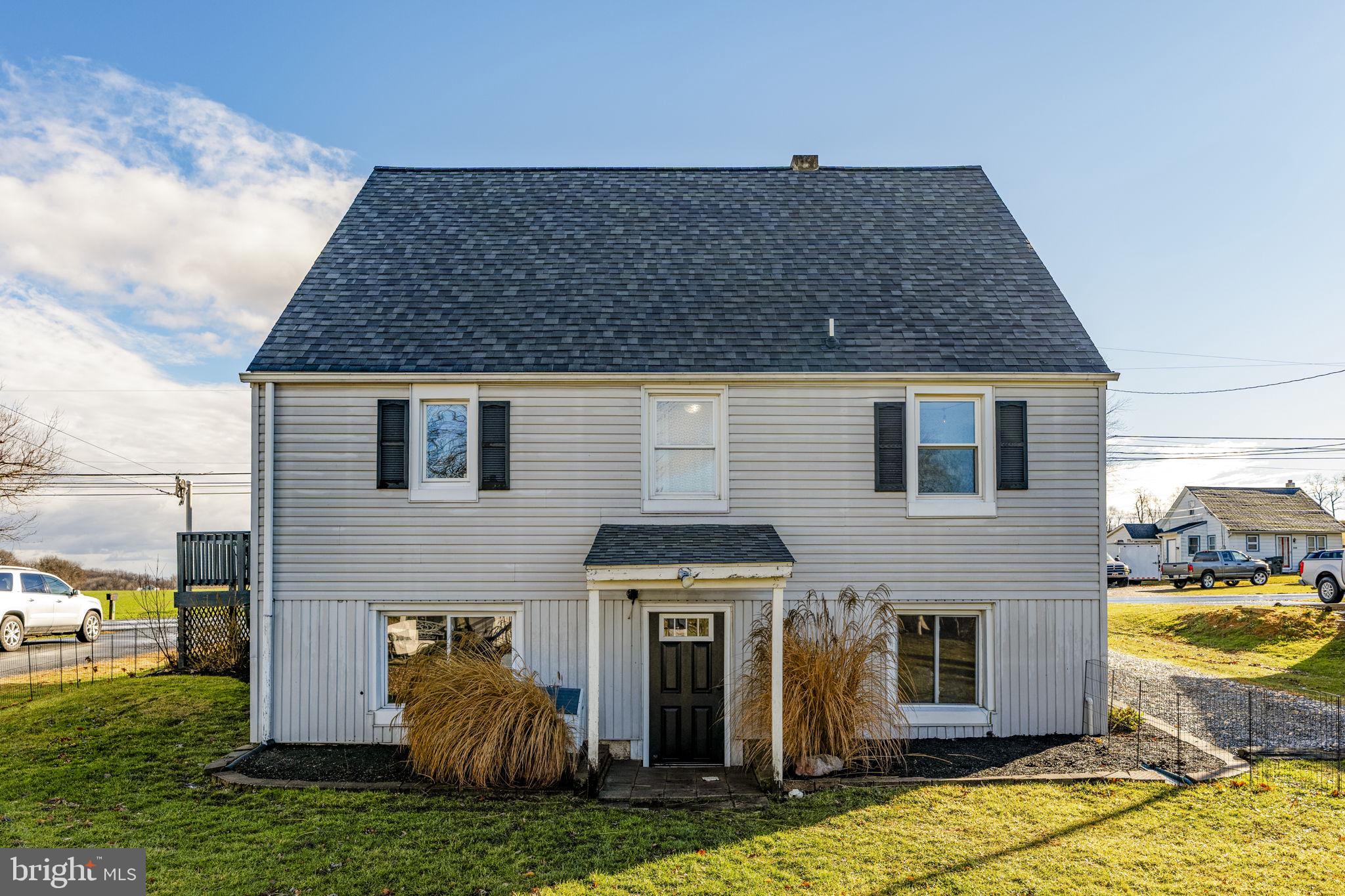 633 North Farmersville Road Ephrata, PA 17522 - Photo 13 of 54 a front view of house with yard