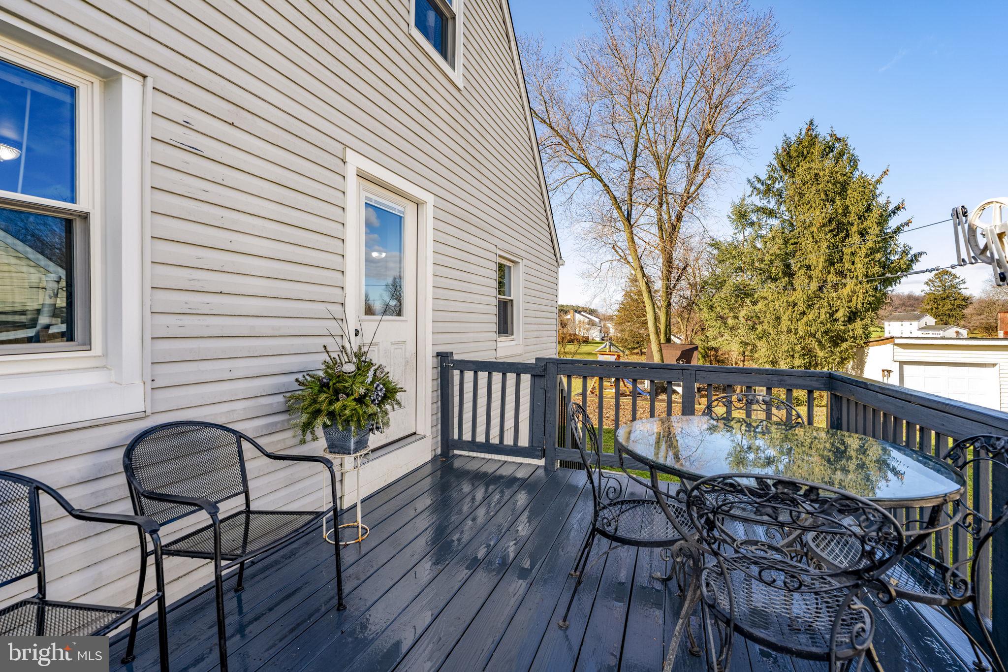 633 North Farmersville Road Ephrata, PA 17522 - Photo 20 of 54 a view of balcony with furniture